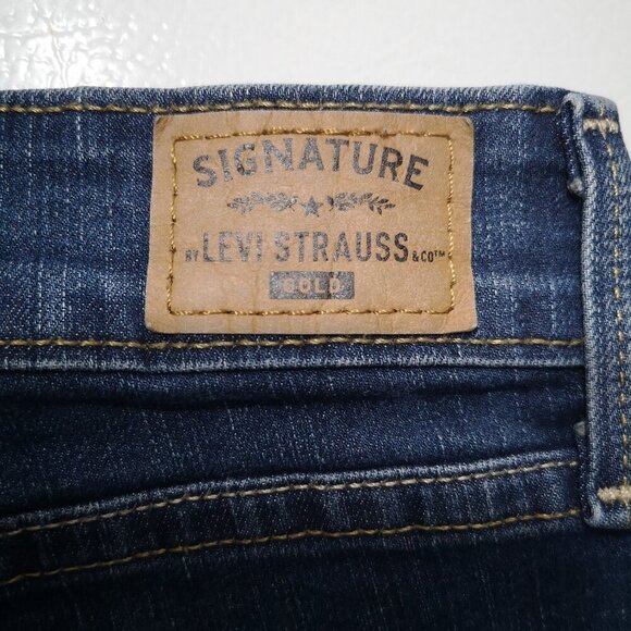Signature Levi Strauss Gold Ladies Totally Shaping Bootcut Medium Wash Jeans - Picture 5 of 12
